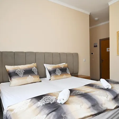 Apart-hotel Ferienwohnung&aparts By Kispet Group In Oberhausen (North Rhine-Westphalia)